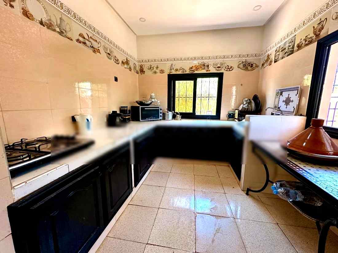 Location saisonnière villa haut standing à Route de Fez. Surface de 140 m². Service de concierge et climatisation - Photo 2