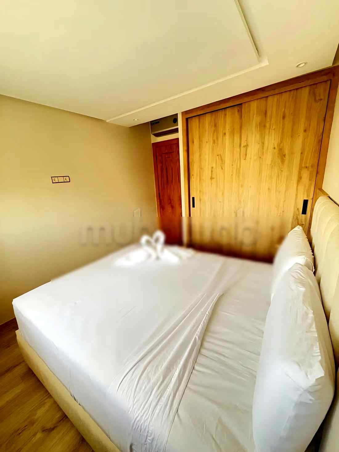 Location saisonnière à Borj. 2 pièces. Porte blindée et parabole