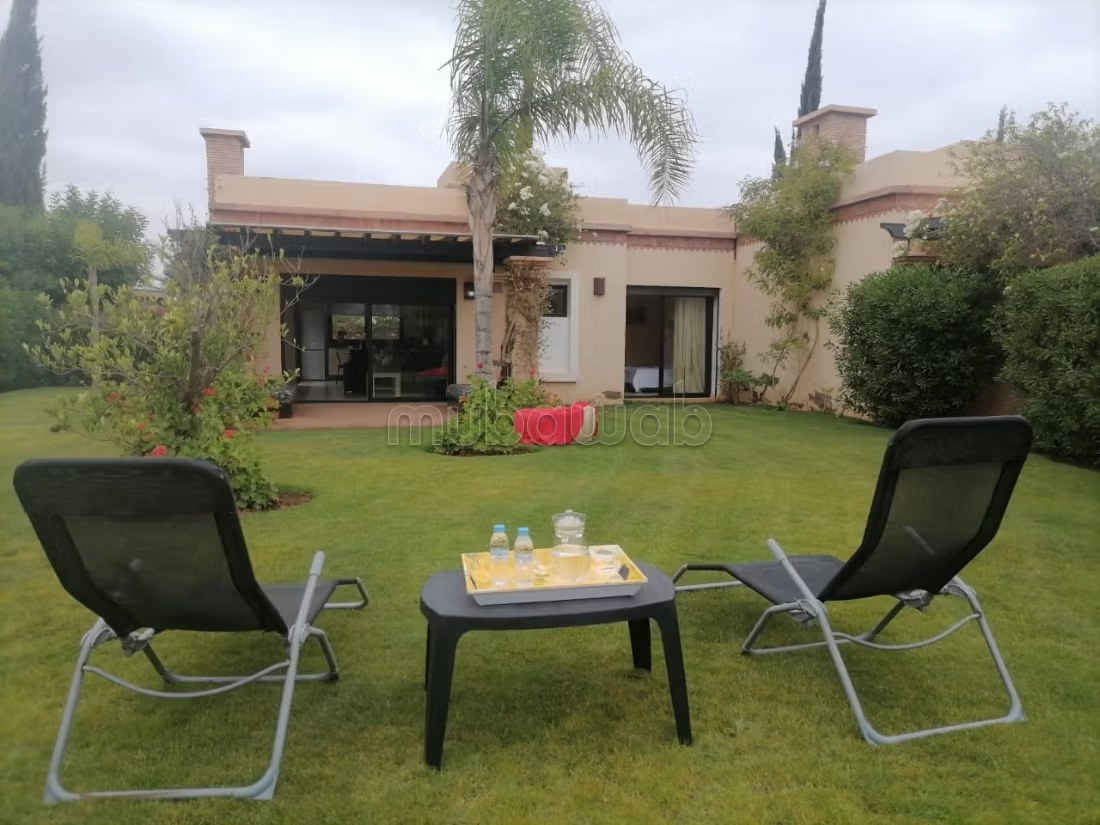 Belle villa avec piscine à Diyar Shamsi 
Agadir