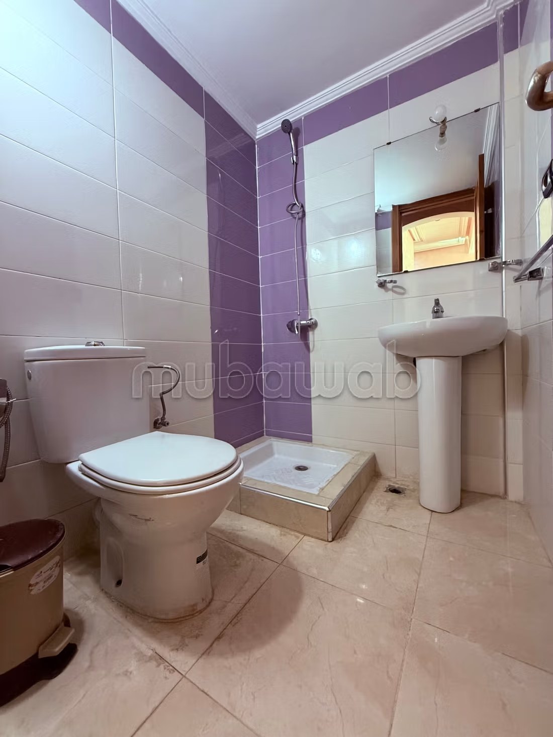 Appartement de vacances à louer en Centre. 
Surface de 100 m². 
Système de parabole et résidence sécurisée