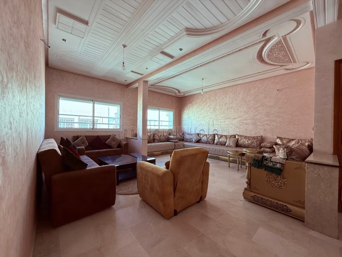 Appartement de vacances à louer en Centre. 
Surface de 100 m². 
Système de parabole et résidence sécurisée