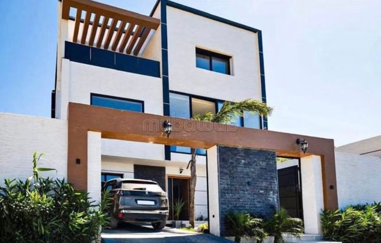 Maison de luxe à louer à Manar. Surface totale 400 m². Vue sur les montagnes, chauffage central