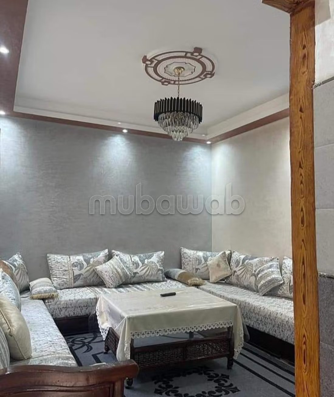 Appartements à louer à Bab Sbaa. 
2 grandes pièces. 
Porte blindée, sécurité