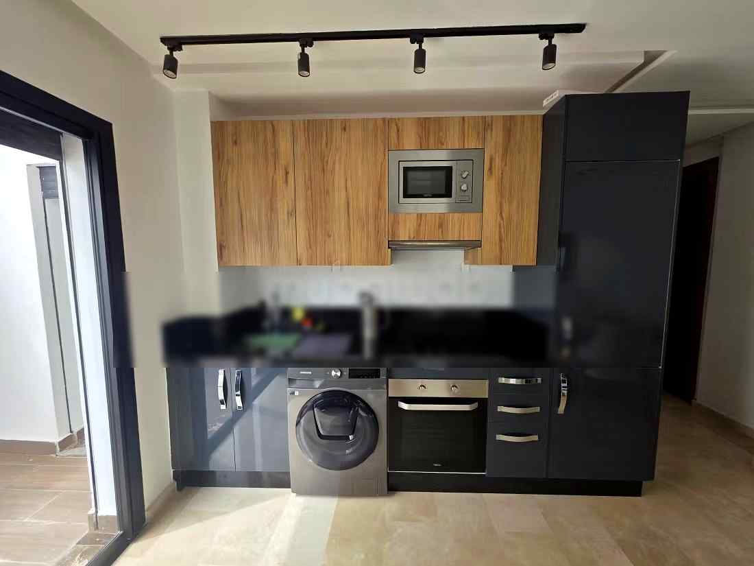 Spacious Apartment 05