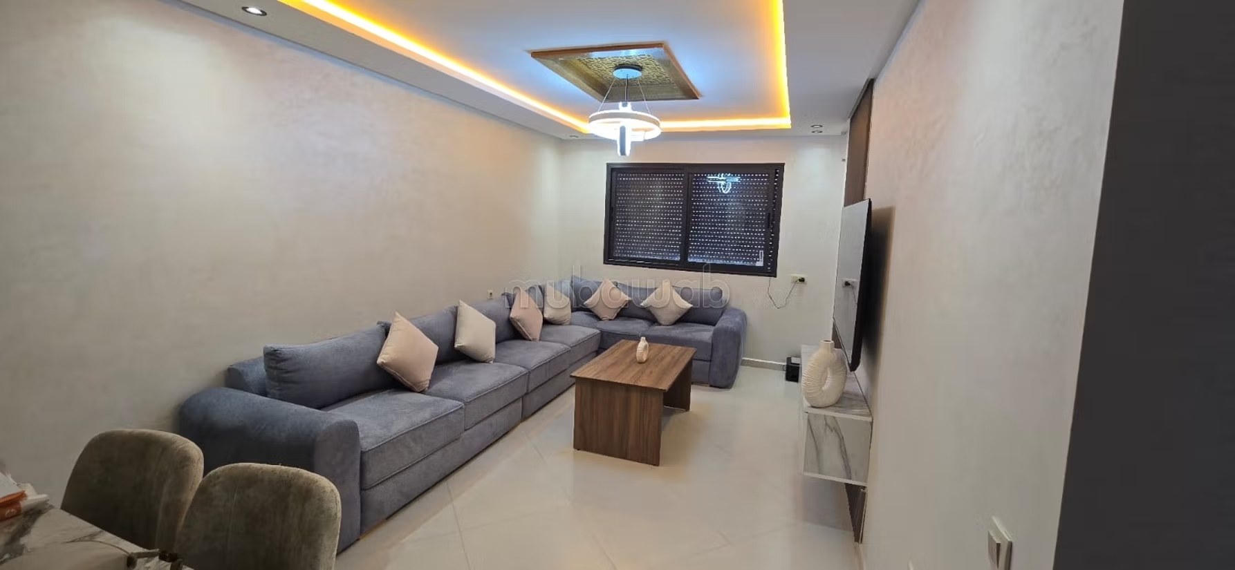 Appartement de vacances à louer à Mimosas. 5 pièces confortables. Ascenseur et stationnement