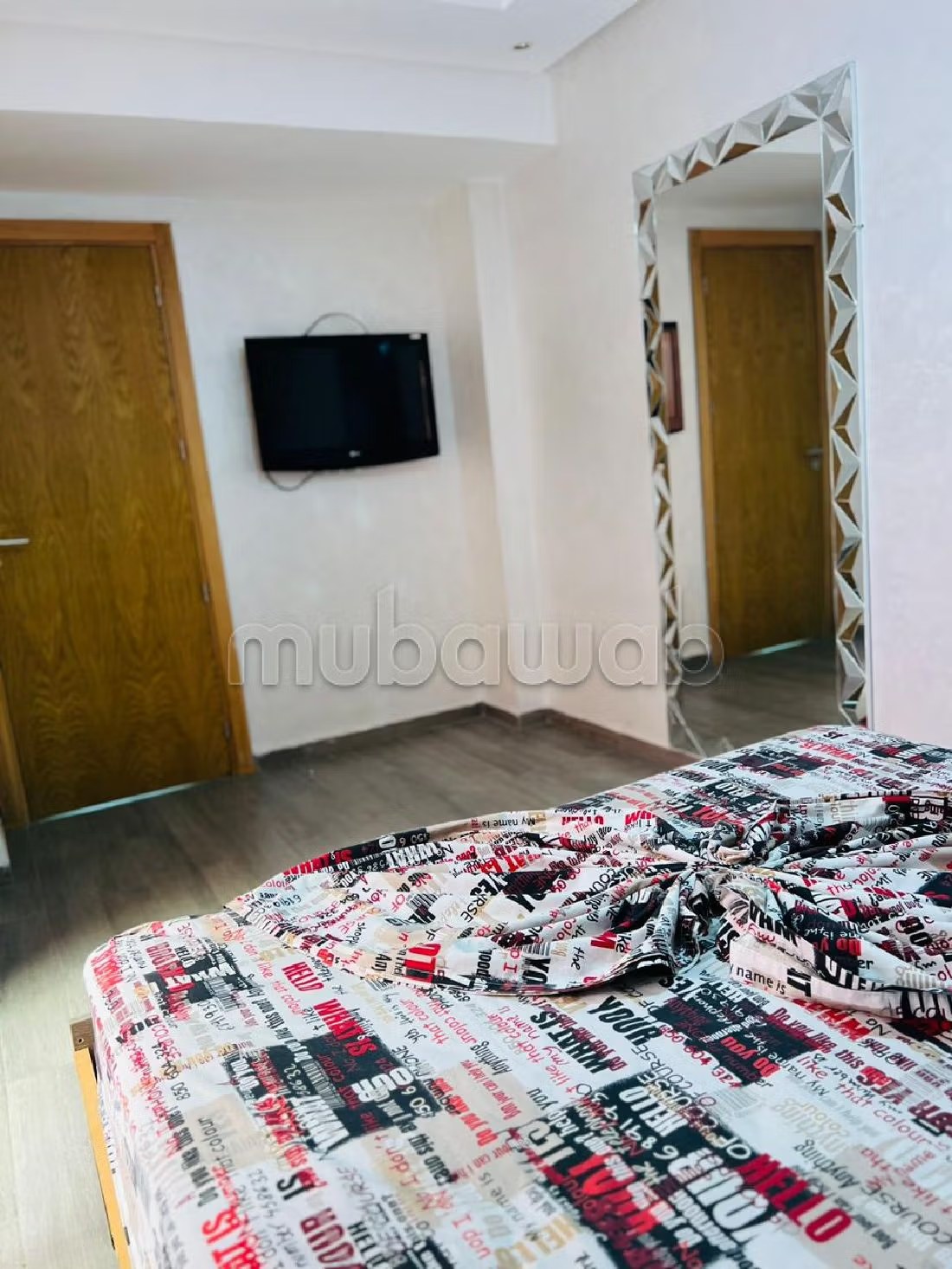 Appartement de vacances à louer à Guéliz. Surface totale 120 m². Places de stationnement et terrasse.