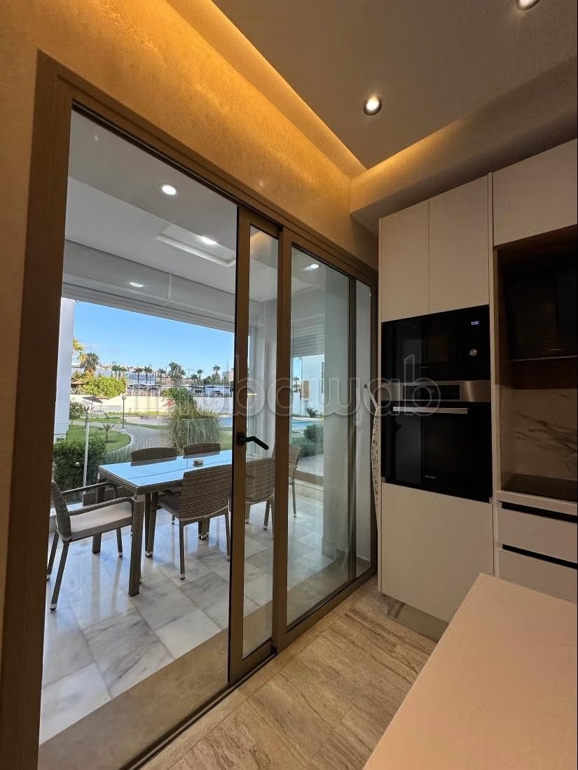 Luxury apartment with swimming pool face to beach in Malabata - Photo 10