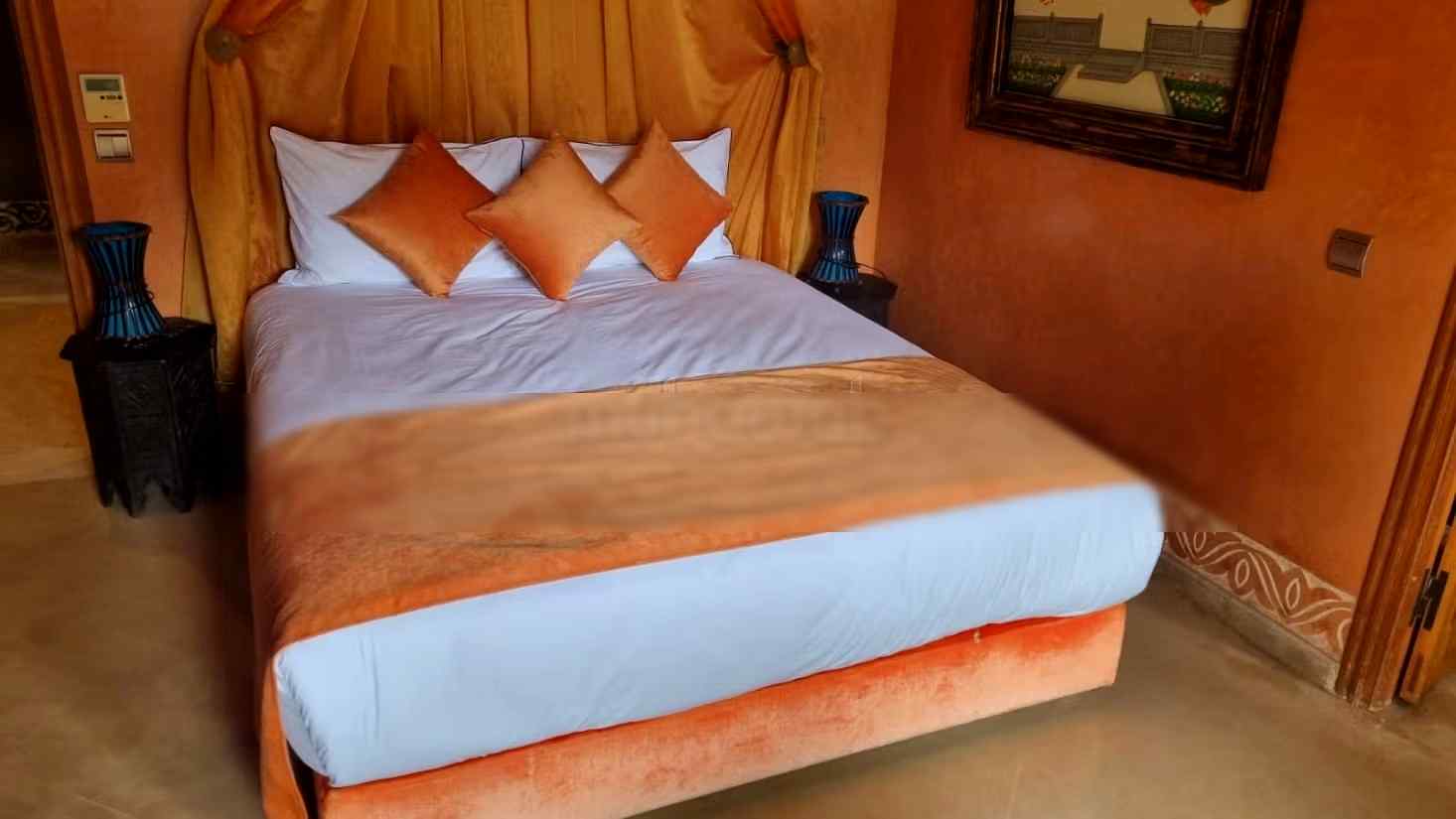 Villa de standing à louer pour vos vacances avec cuisinière à Sidi Abdallah Ghiat.
Belle piscine 20 m terrasse et jardin 10000 Dhs par jour - Photo 11