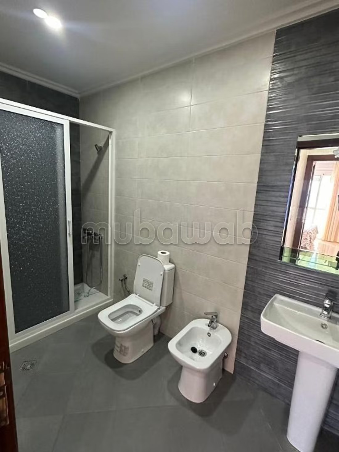 Appartement meublé bon emplacement - Photo 2