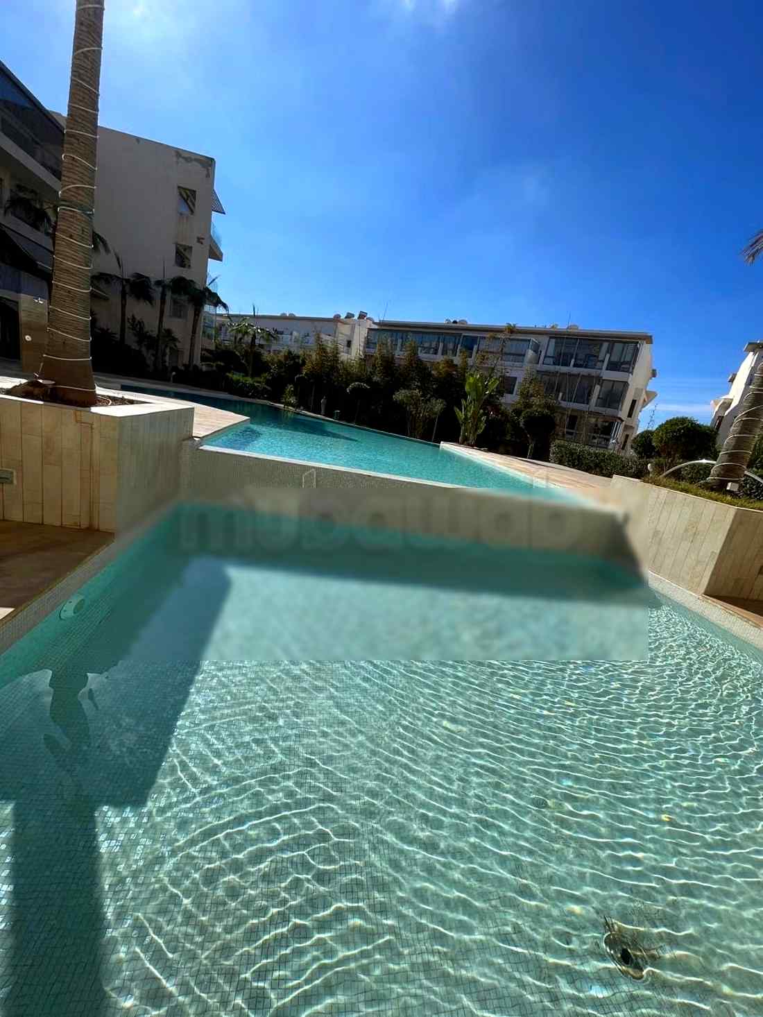 Appartements à louer à La Siesta. 3 chambres agréables. Parking et terrasse