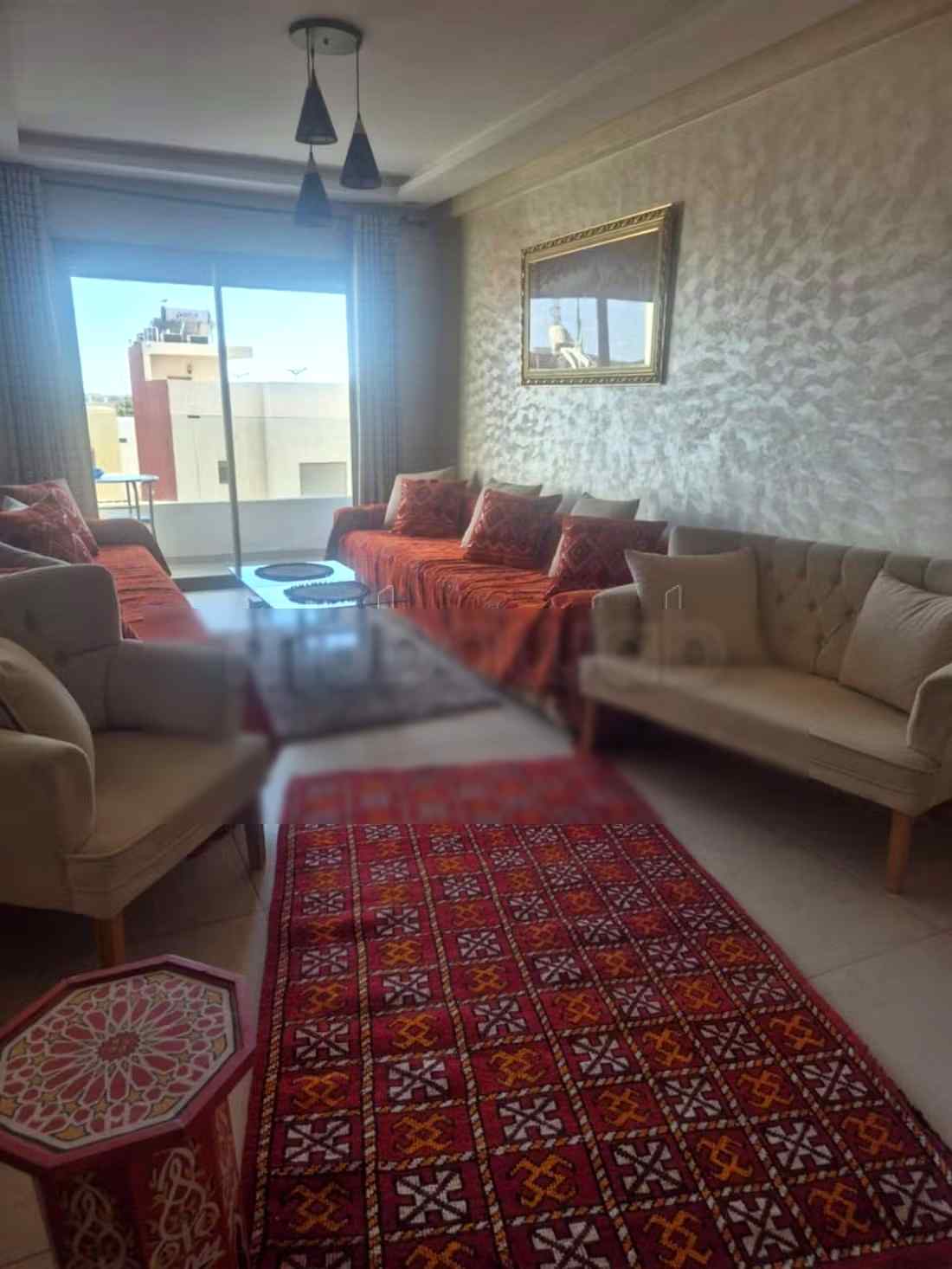 Appartements à louer au cœur de la ville. 2 belles chambres. Balcon et ascenseur