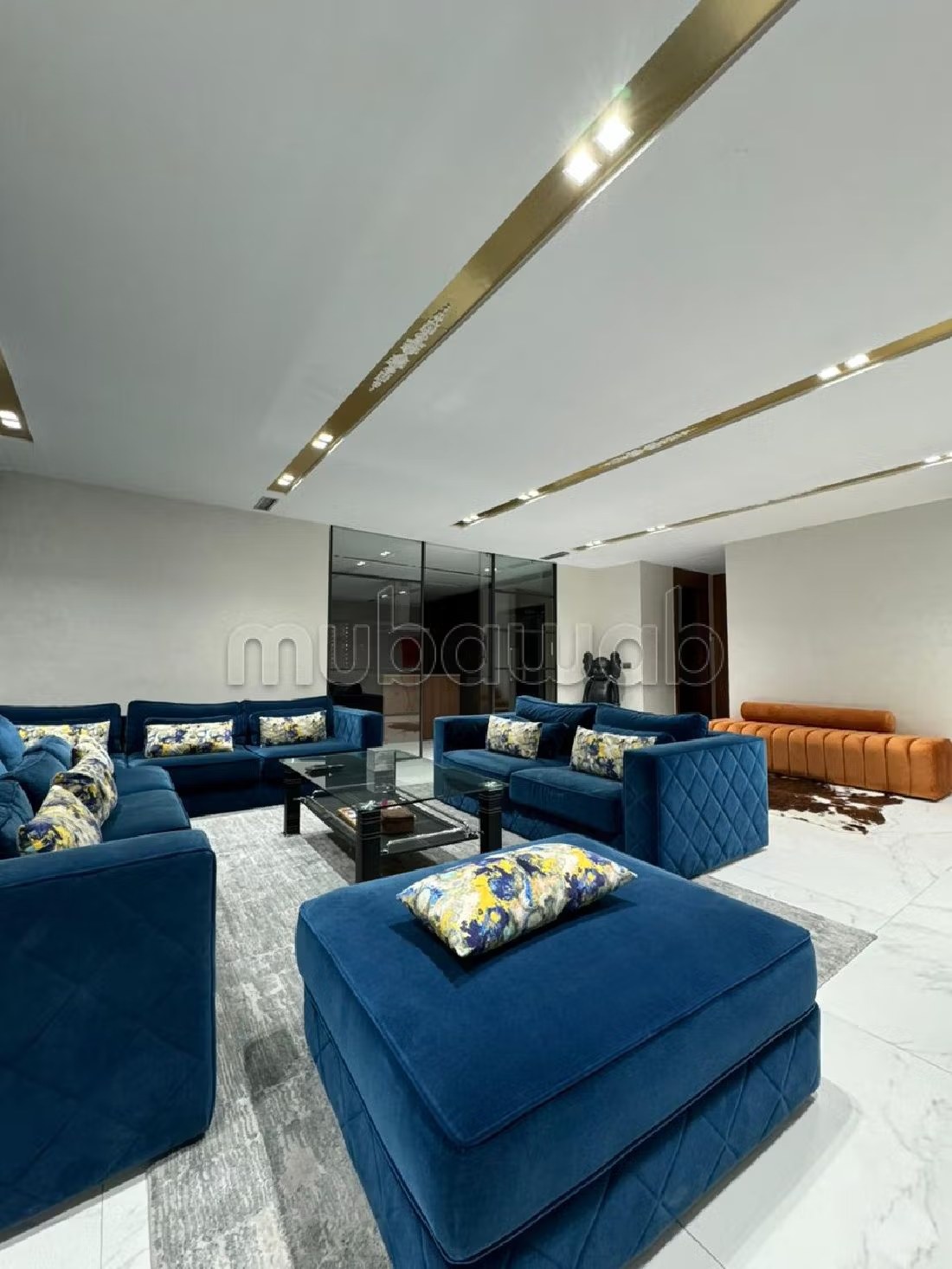 Appartements à louer à Tanger City Center. 2 grandes pièces. Vue sur les montagnes et porte blindée.