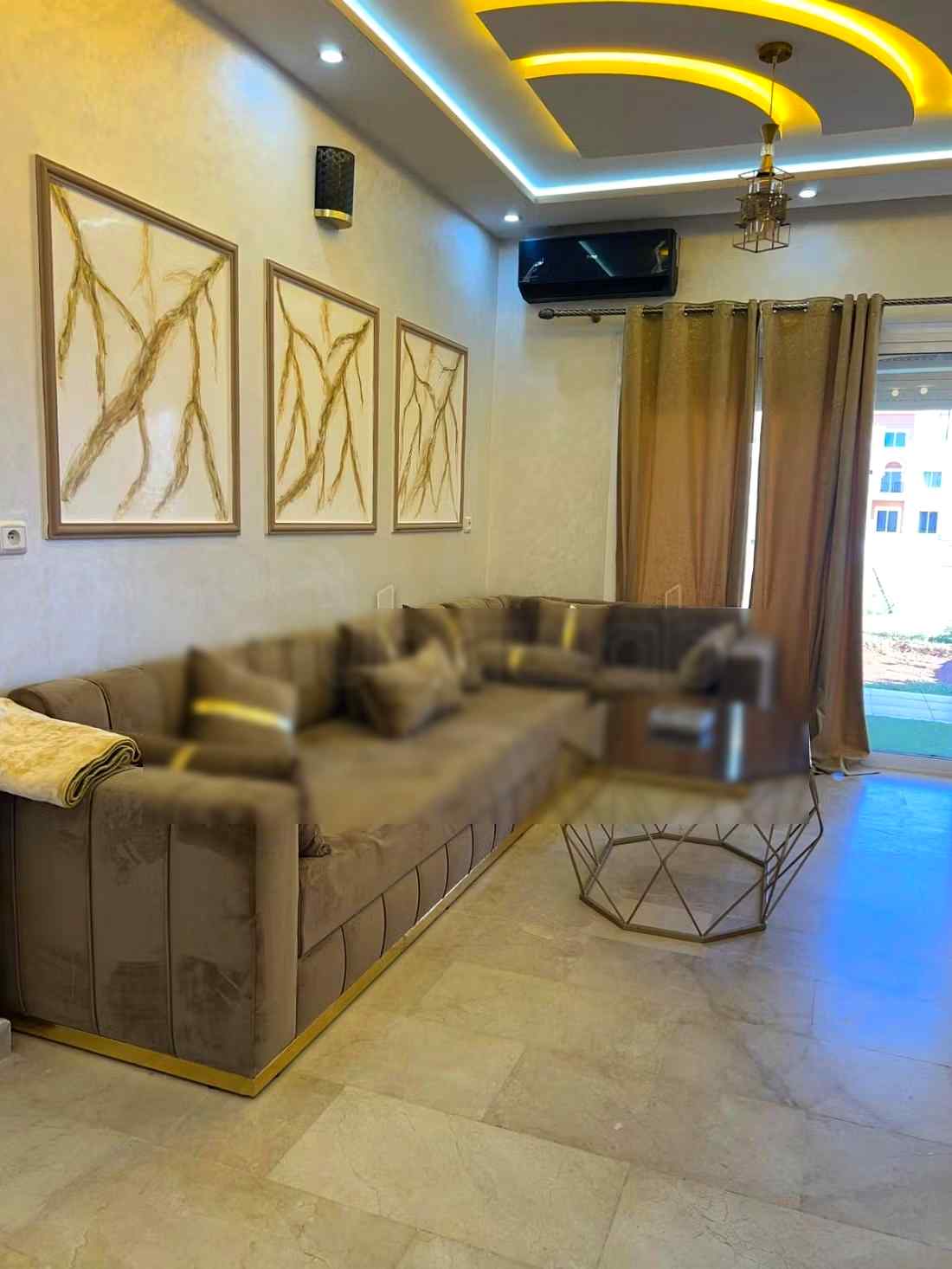 Location d'un appartement à Saïdia. 6 pièces confortables. Vue sur les montagnes, double vitrage