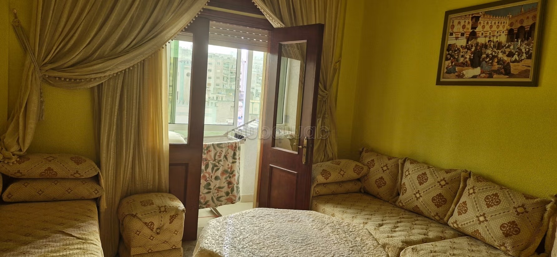 Location saisonnière à Essania. 2 pièces confortables. Antenne parabolique et sécurité
