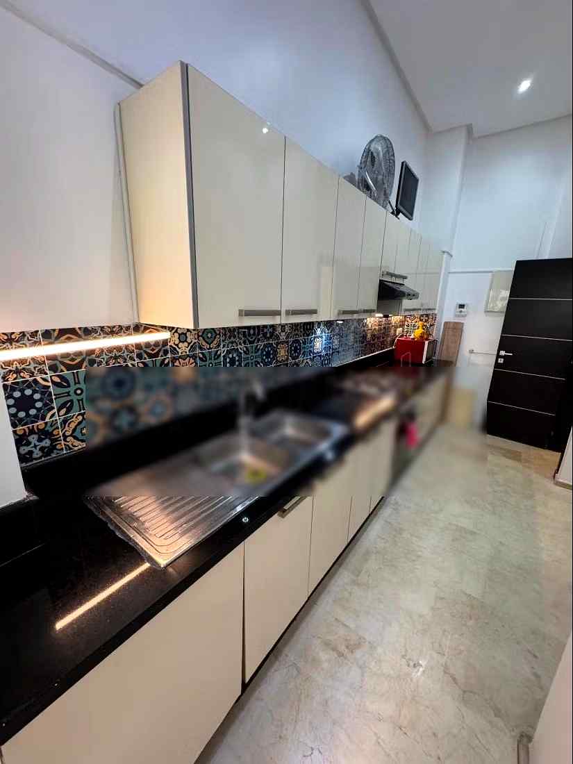 Appartement à louer trois chambres salon meublé a côté de Venizia Ice