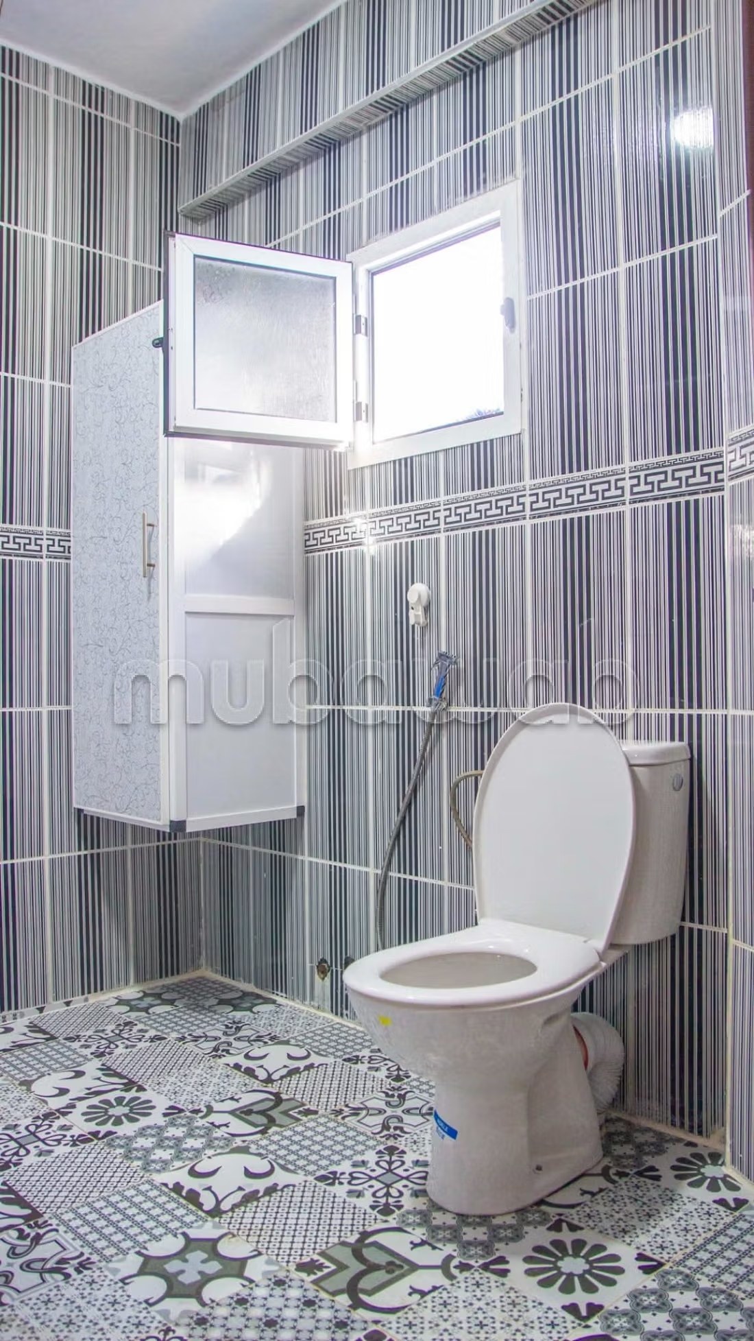 Appartements à louer à Chefchaouen. Surface totale de 100 m². Salon marocain traditionnel et porte solide - Photo 13