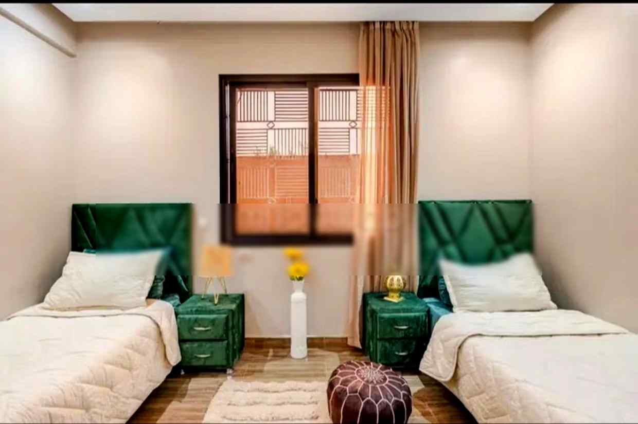 Magnifique villa à louer pour vos vacances à Route de Ouarzazate. 4 pièces. Porte blindée, salon marocain traditionnel - Photo 8