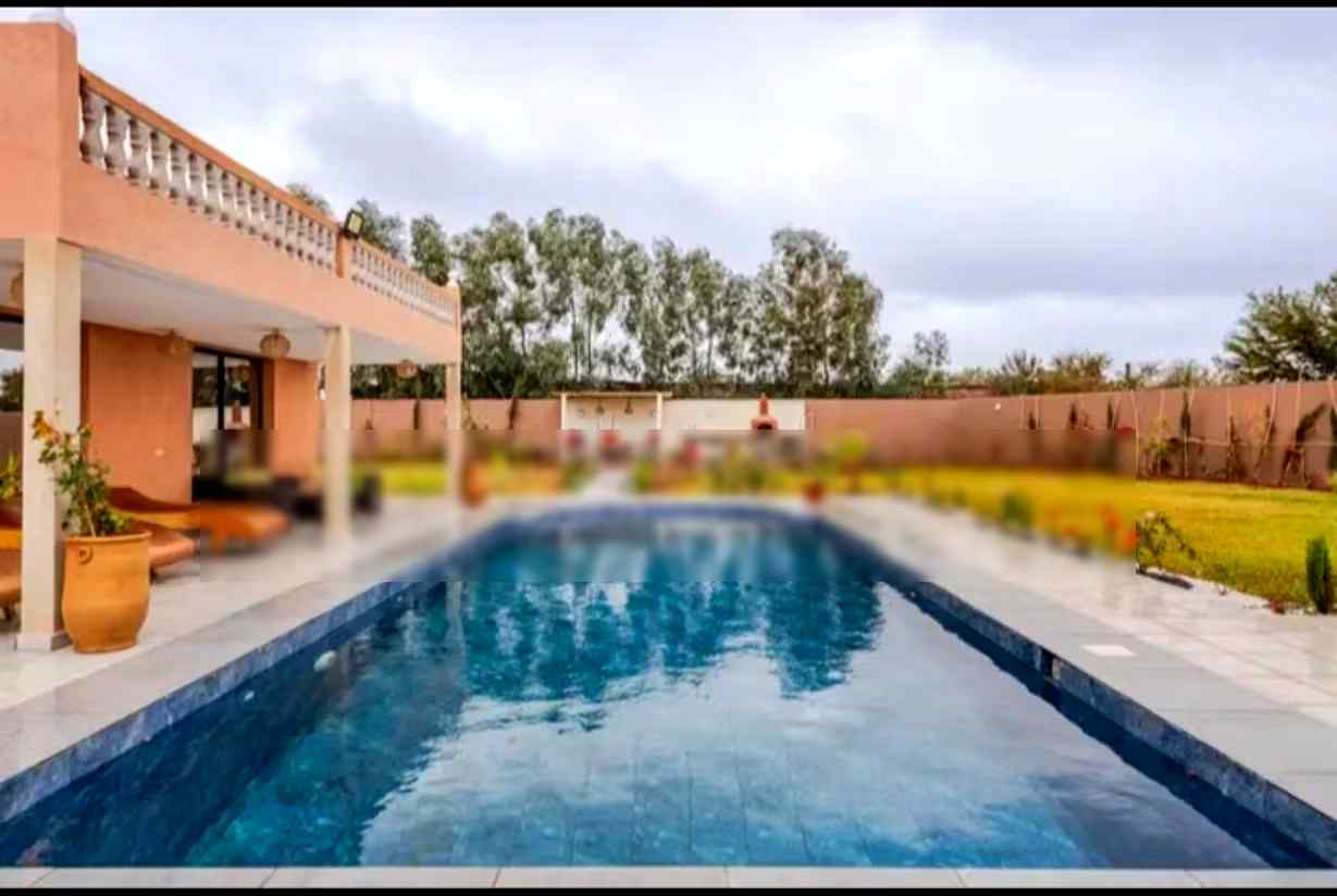 Magnifique villa à louer pour vos vacances à Route de Ouarzazate. 4 pièces. Porte blindée, salon marocain traditionnel - Photo 11