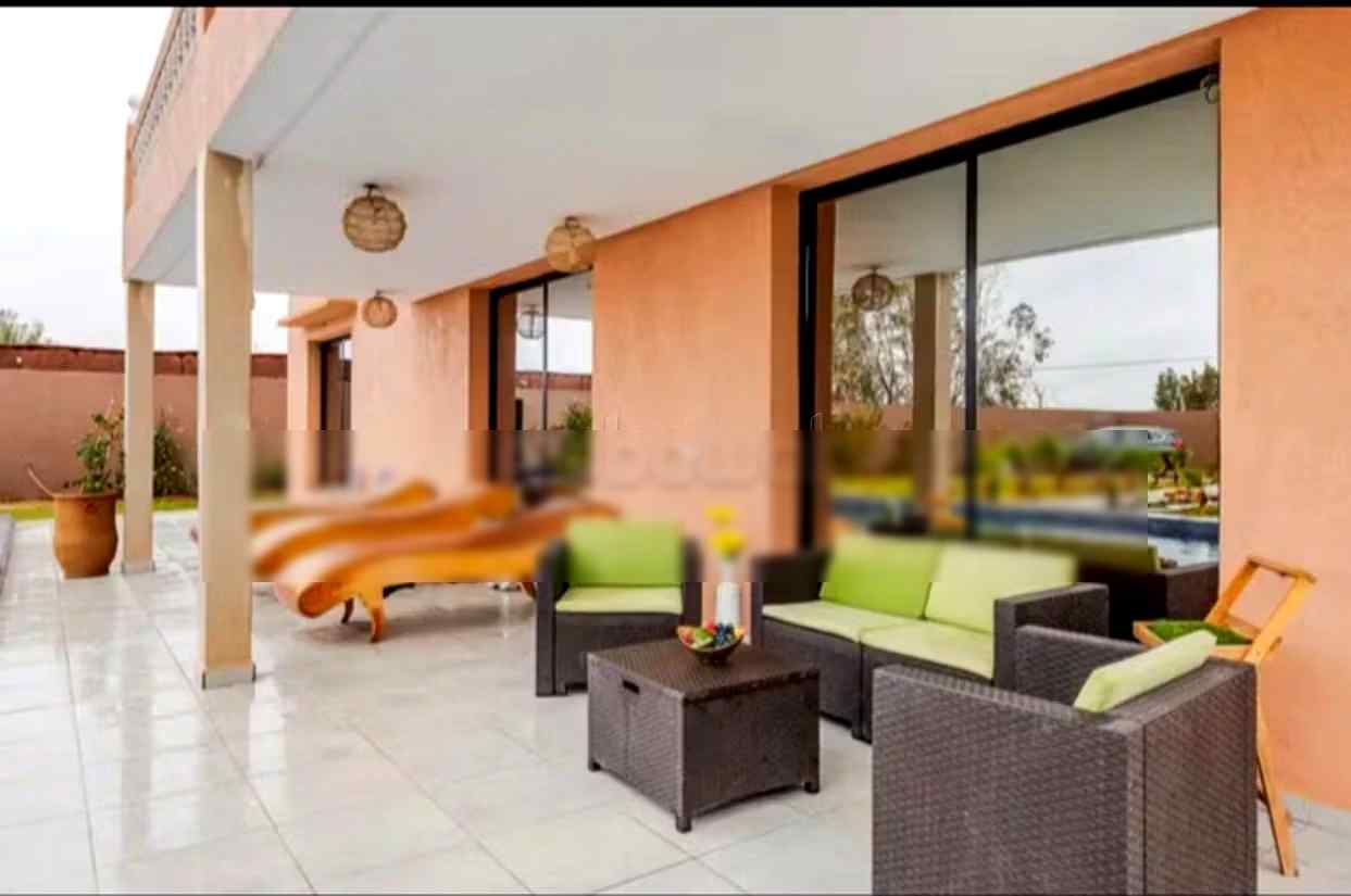 Magnifique villa à louer pour vos vacances à Route de Ouarzazate. 4 pièces. Porte blindée, salon marocain traditionnel - Photo 15
