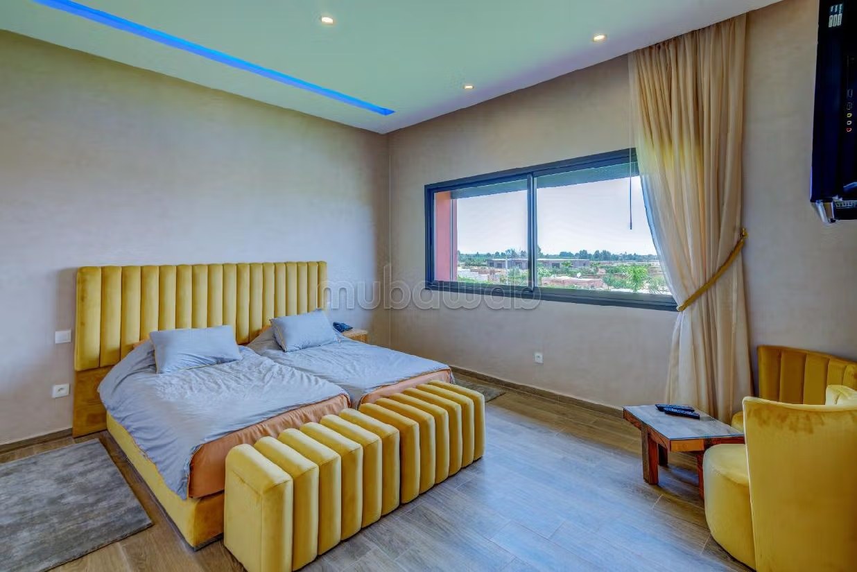 Prestigieuse villa équipée par jour 10 chs