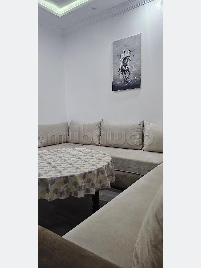 Location saisonnière à Borj. 1 Pièce. Fenêtres avec double vitrage et porte blindée
