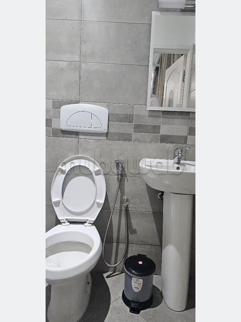 Location saisonnière à Borj. 1 Pièce. Fenêtres avec double vitrage et porte blindée - Photo 7
