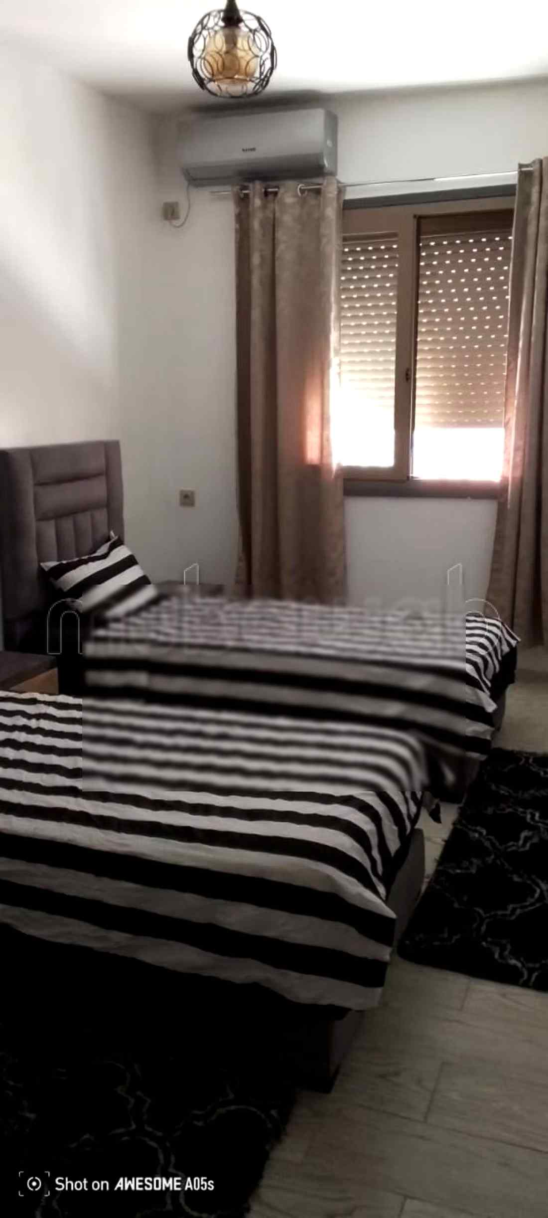 Location d'un appartement à Ain Mezouar. 2 chambres. Salon traditionnel, antenne parabolique générale.