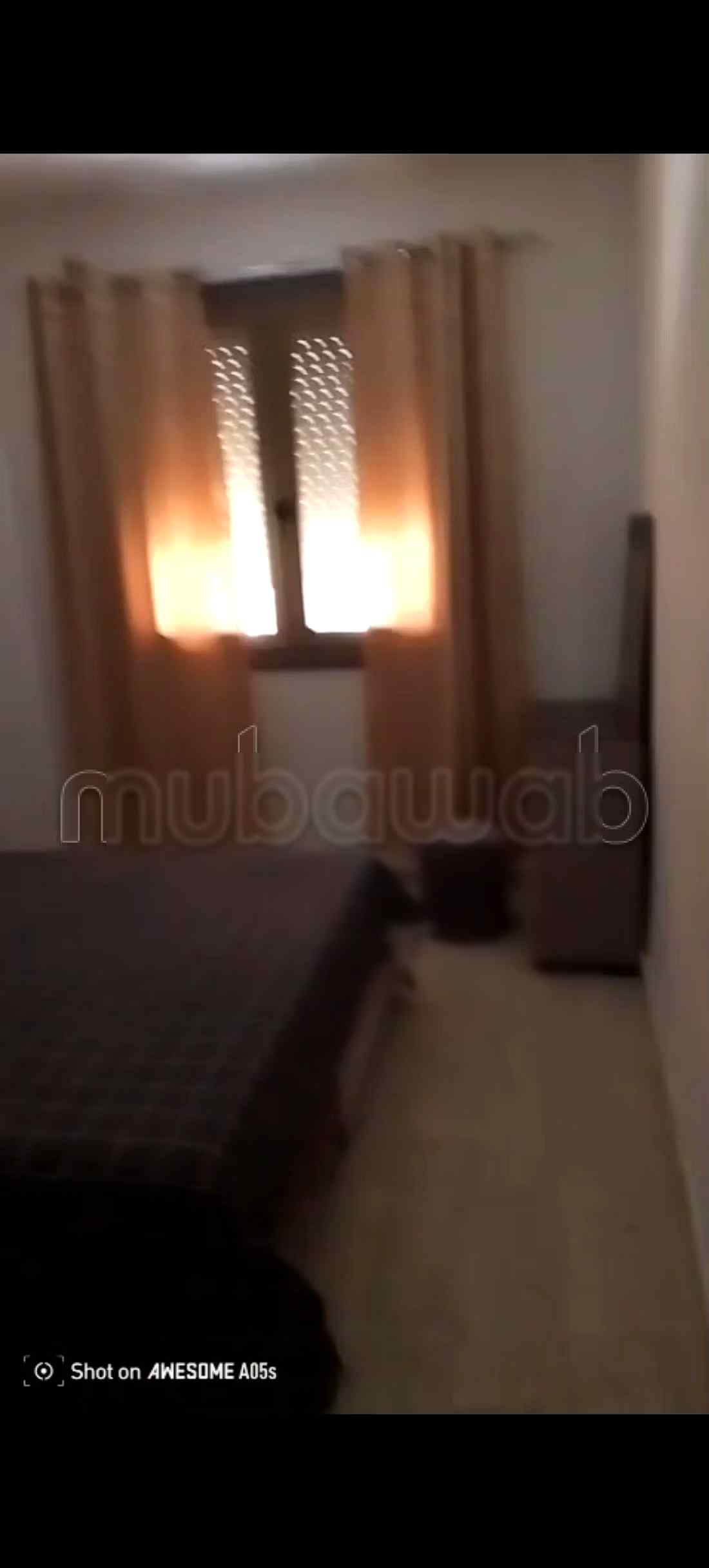 Location d'un appartement à Ain Mezouar. 2 chambres. Salon traditionnel, antenne parabolique générale.