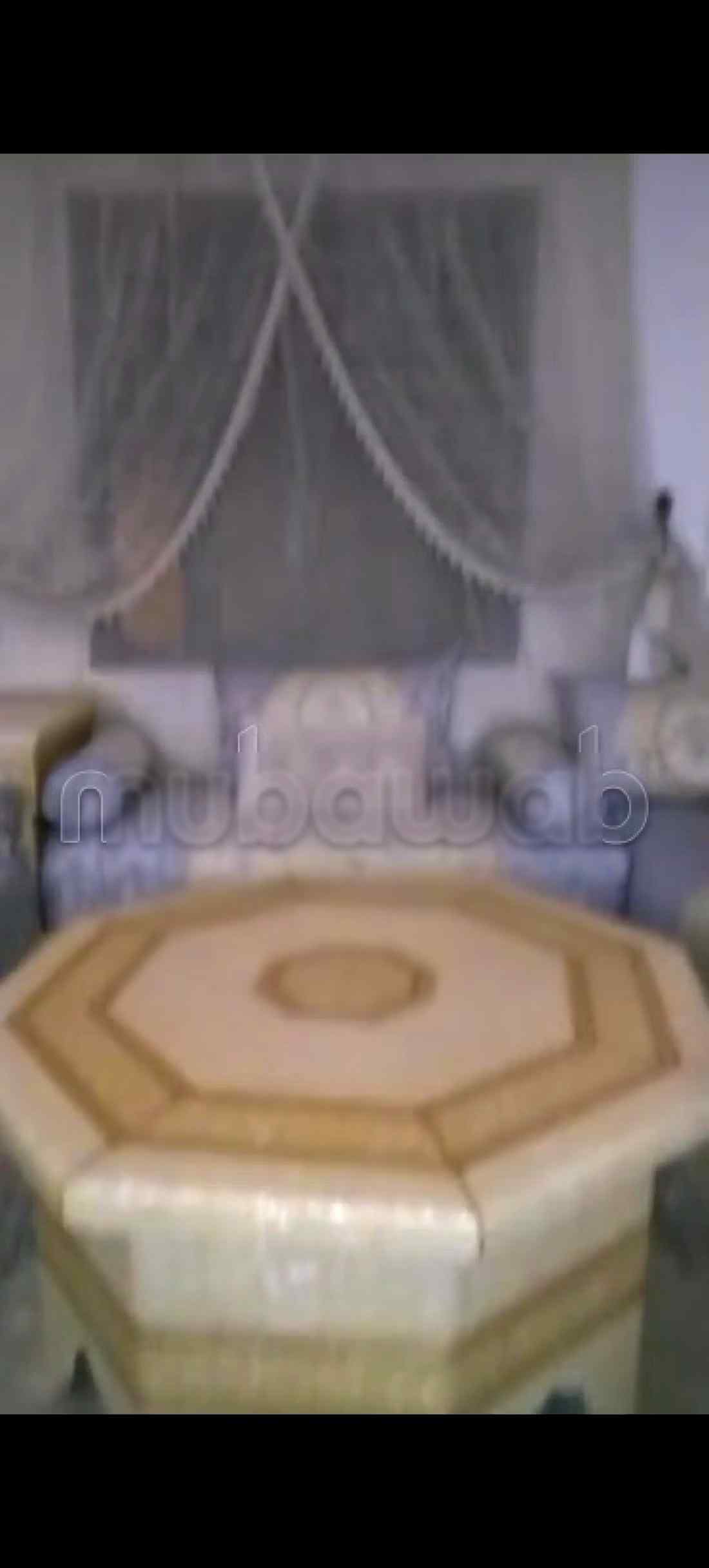 Location d'un appartement à Ain Mezouar. 2 chambres. Salon traditionnel, antenne parabolique générale. - Photo 4