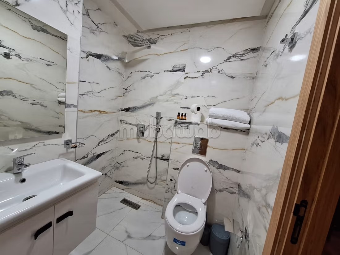 Location d'un appartement à Ennajd. 
2 chambres. 
Cuisine entièrement équipée