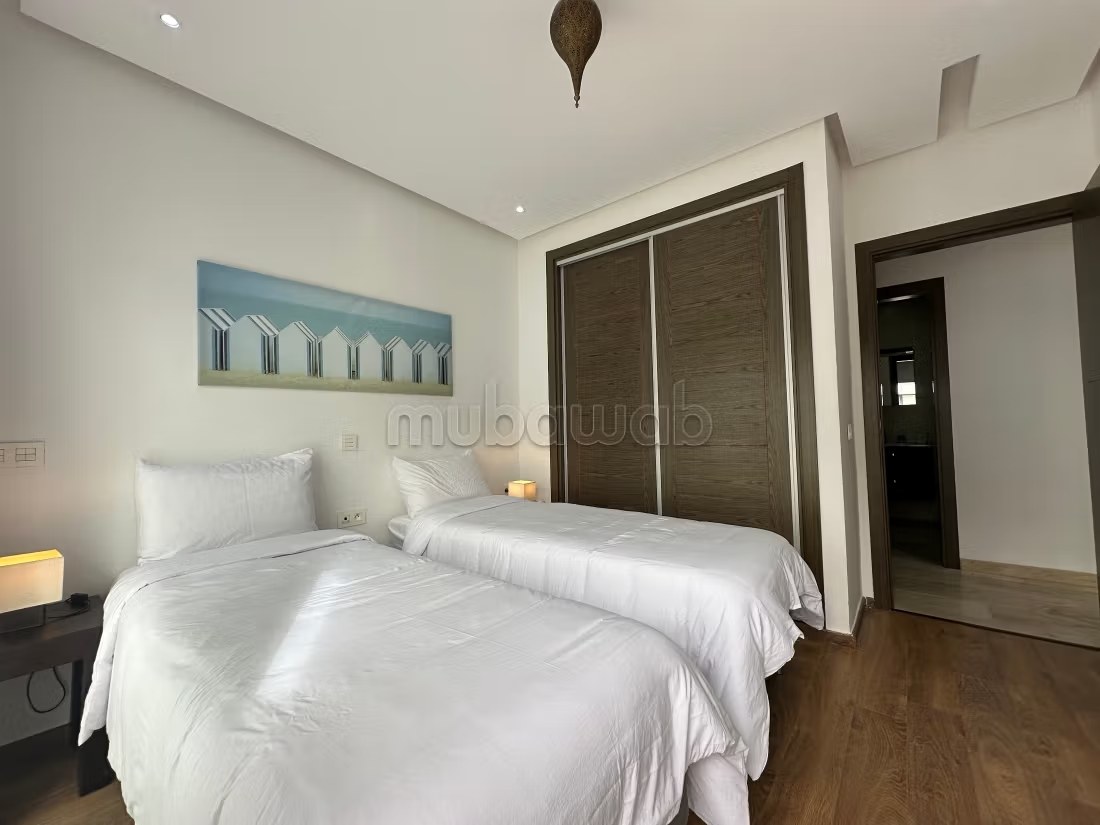Appartements à louer à Founti. 7 grandes pièces. Avec ascenseur et espace vert