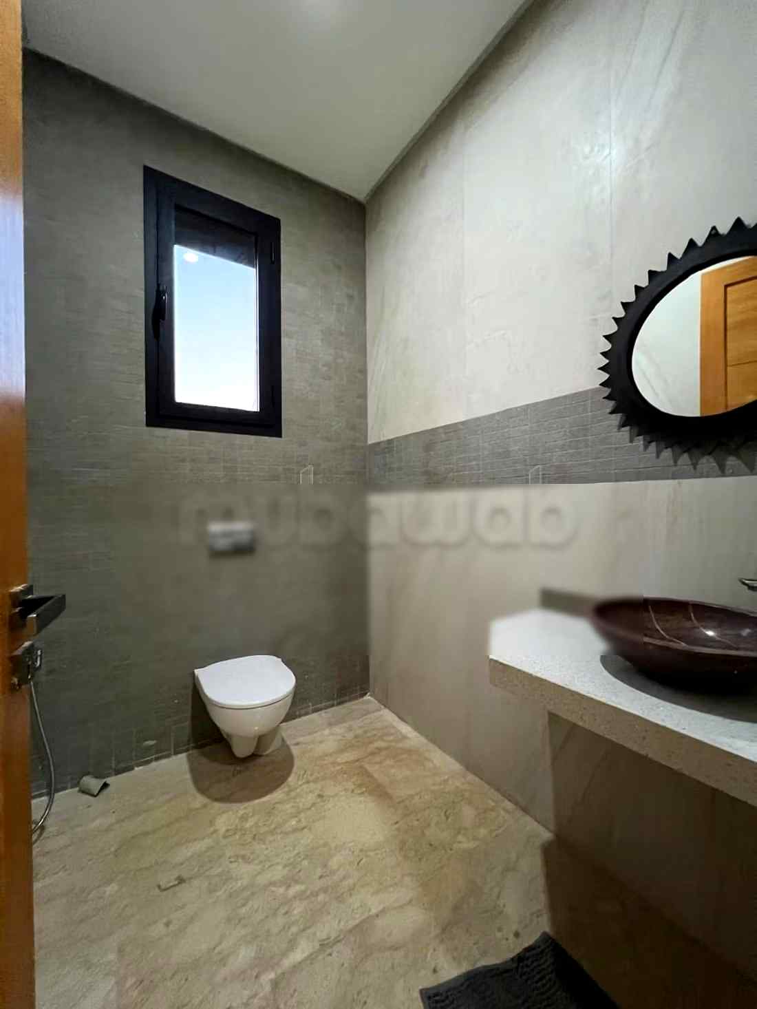 Location saisonnière villa haut standing à Riad Al Atlas. Superficie 500 m². Fenêtres avec double vitrage et porte blindée