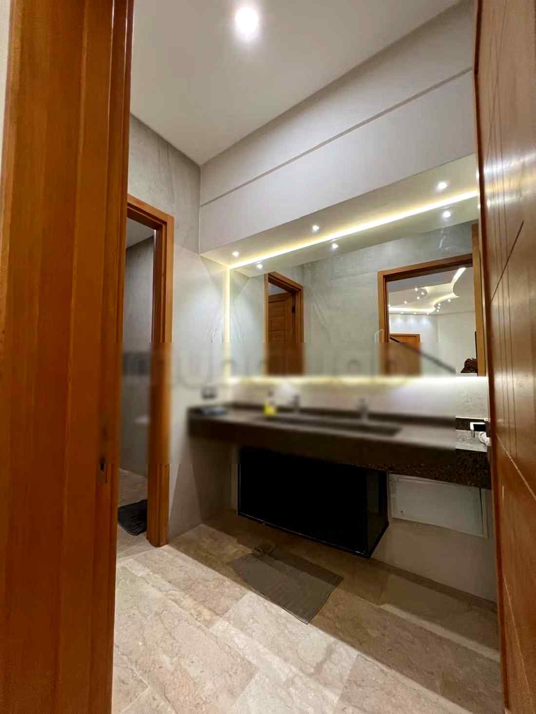 Location saisonnière villa haut standing à Riad Al Atlas. Superficie 500 m². Fenêtres avec double vitrage et porte blindée - Photo 15