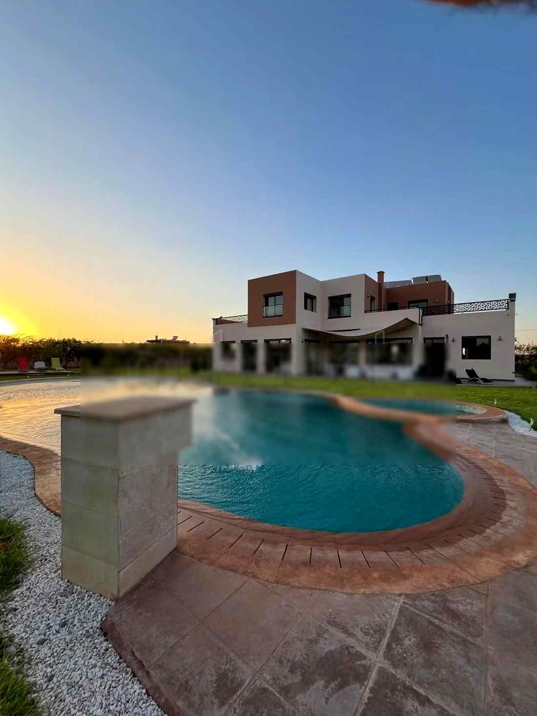 Location saisonnière villa haut standing à Riad Al Atlas. Superficie 500 m². Fenêtres avec double vitrage et porte blindée - Photo 6