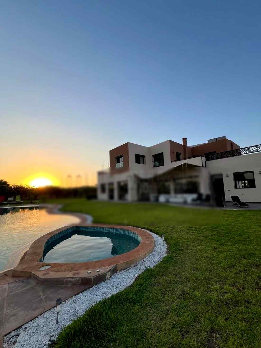 Location saisonnière villa haut standing à Riad Al Atlas. Superficie 500 m². Fenêtres avec double vitrage et porte blindée - Photo 23