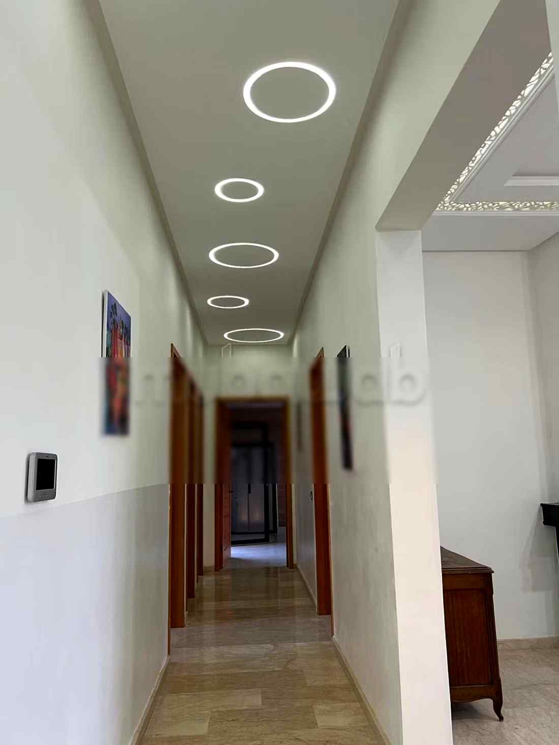 Location saisonnière villa haut standing à Riad Al Atlas. Superficie 500 m². Fenêtres avec double vitrage et porte blindée - Photo 16