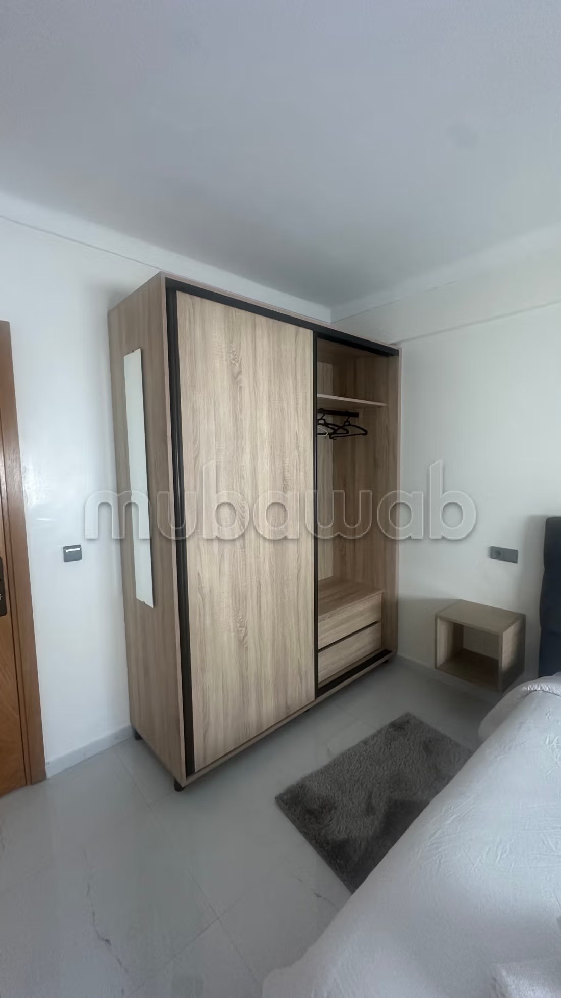 Location d'un appartement en Hassan Centre Ville. 
Surface totale 86 m². 
Double vitrage et porte blindée