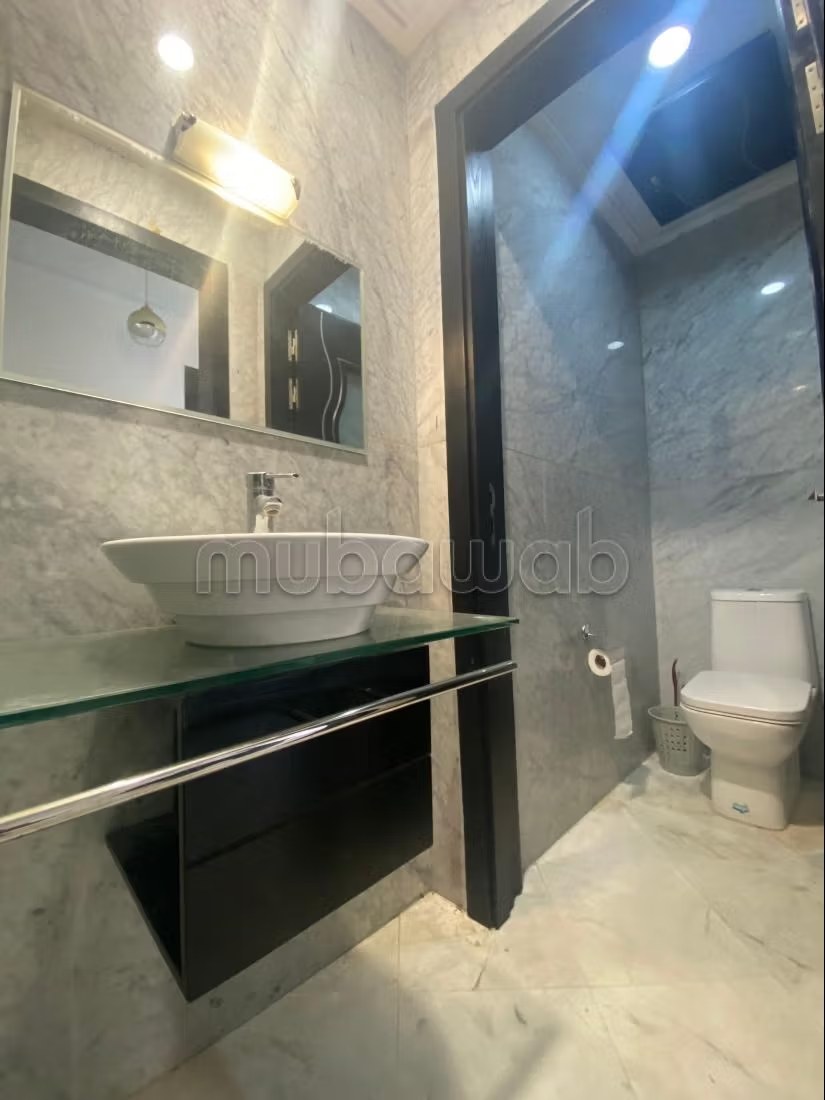 Location d'un appartement à Agdal. Surface totale 90 m². Salon typique marocain, résidence sécurisée