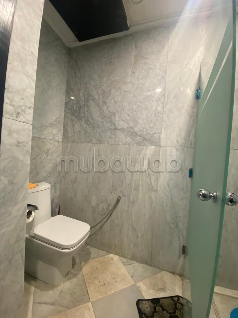 Location d'un appartement à Agdal. Surface totale 90 m². Salon typique marocain, résidence sécurisée