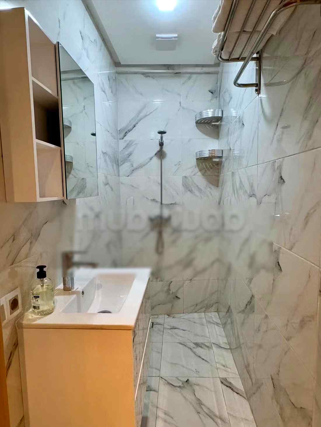 Appartements à louer à Beni Mellal. 2 chambres. Fenêtres avec double vitrage et porte sécurisée