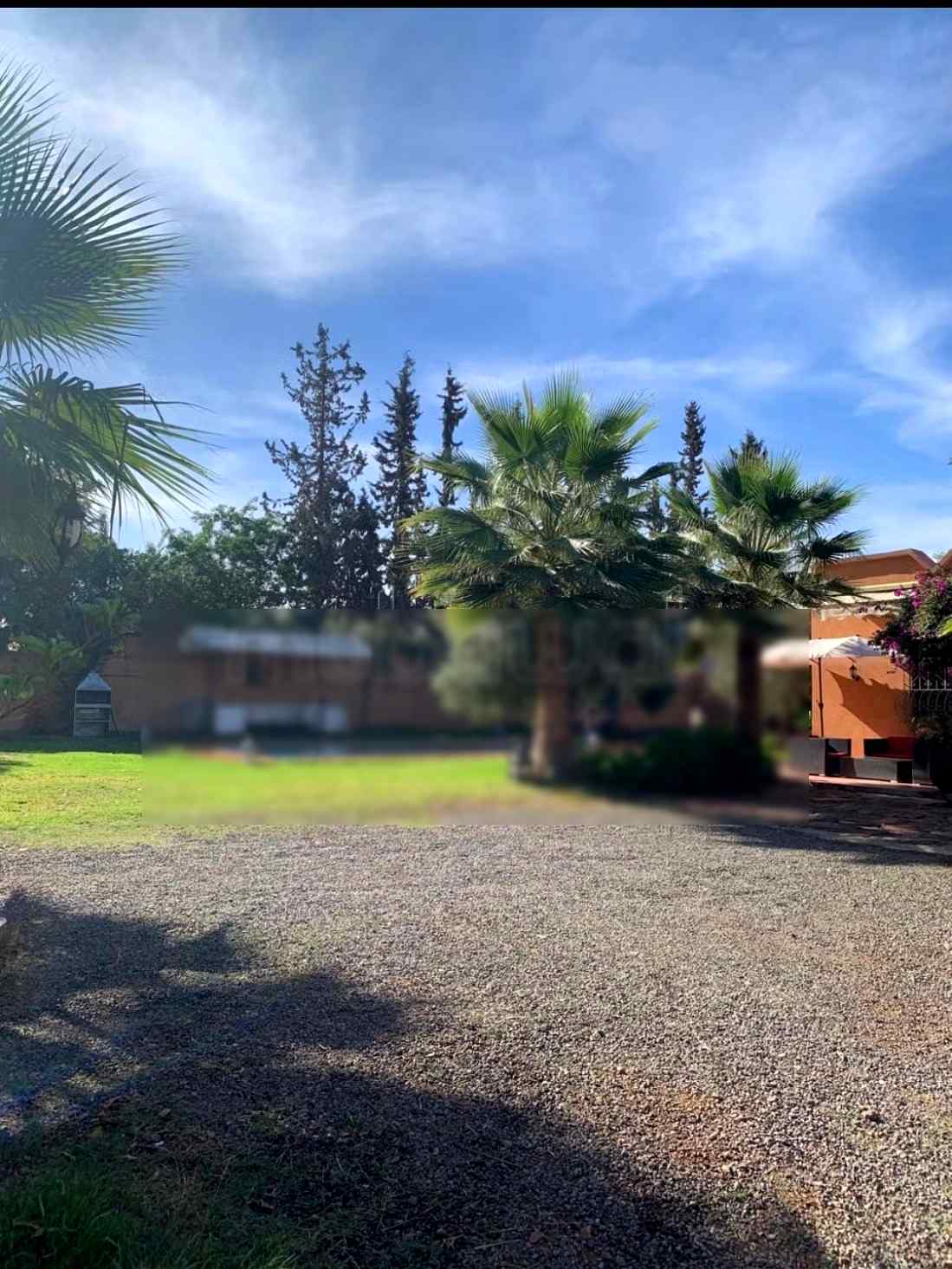 Location saisonnière à Douar Dlam. 4 grandes pièces. Cheminée et service de conciergerie