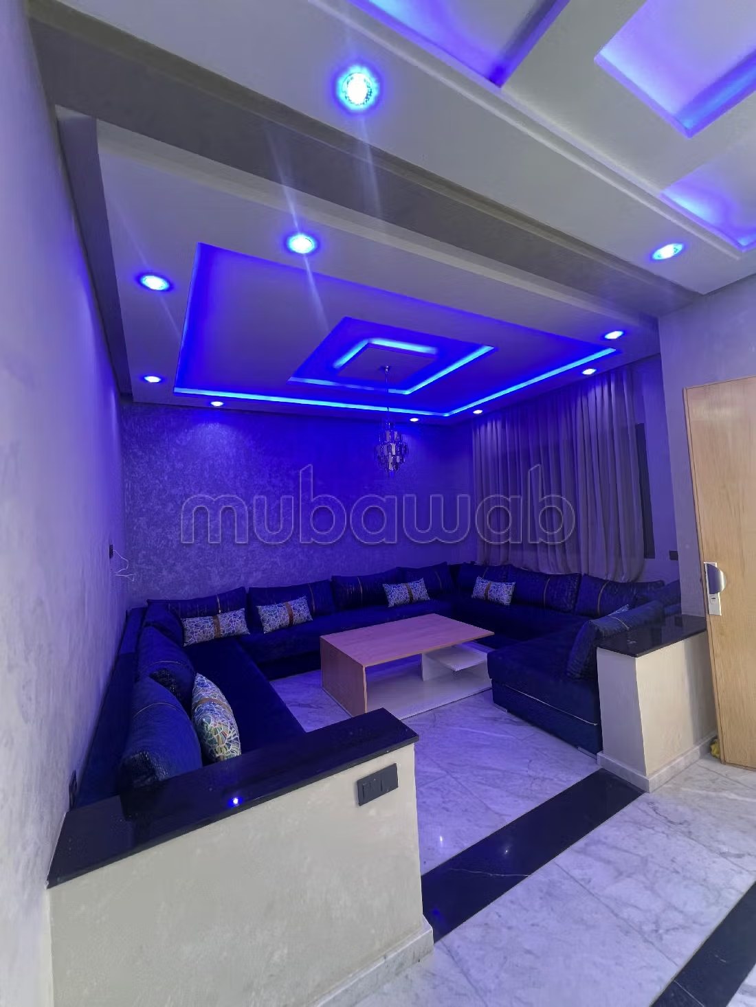 Location saisonnière villa haut standing à Route de Tahanaout. Superficie 410 m². Vue exceptionnelle sur la montagne, Fenêtres en double vitrage - Photo 2