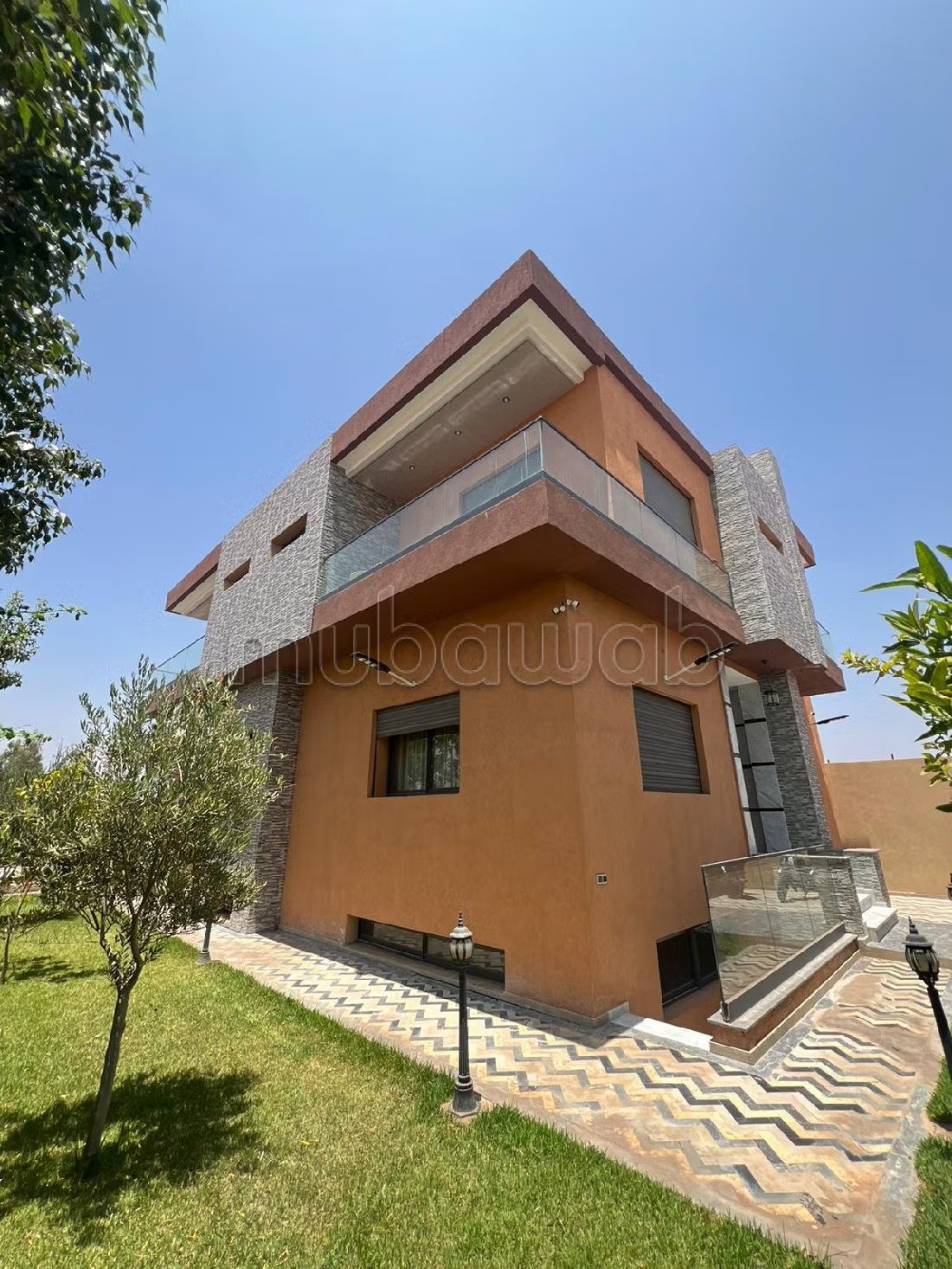 Location saisonnière villa haut standing à Route de Tahanaout. Superficie 410 m². Vue exceptionnelle sur la montagne, Fenêtres en double vitrage - Photo 7