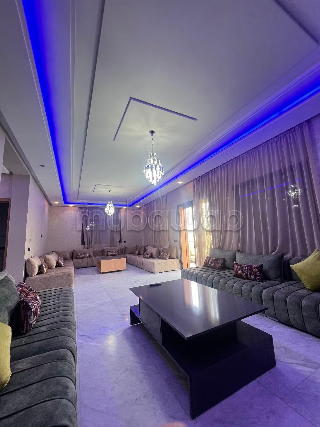 Location saisonnière villa haut standing à Route de Tahanaout. Superficie 410 m². Vue exceptionnelle sur la montagne, Fenêtres en double vitrage - Photo 4