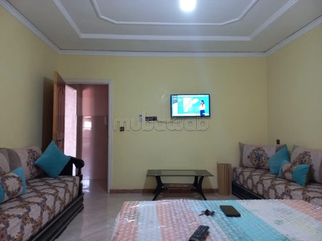 Location d'un appartement en Centre ville. Superficie 100 m². Salon traditionnel, antenne parabolique générale