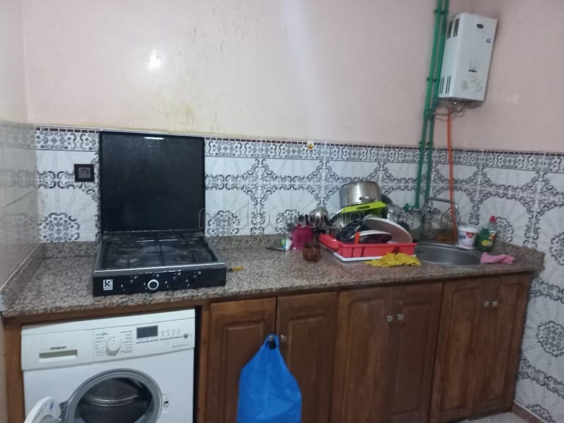 Location d'un appartement en Centre ville. Superficie 100 m². Salon traditionnel, antenne parabolique générale - Photo 2