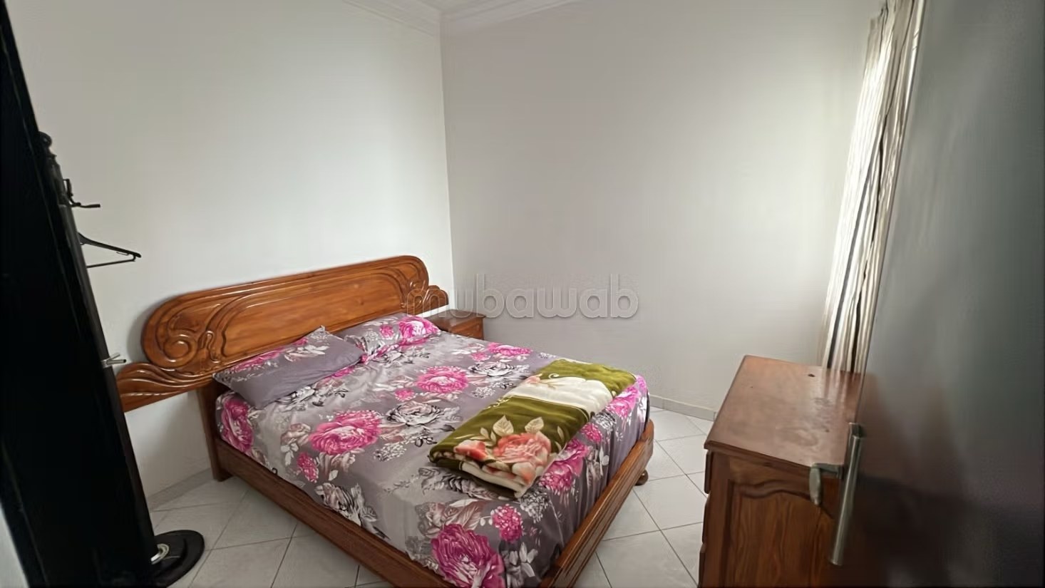 Location d'un appartement à Hay Salam. 
2 belles chambres. 
Antenne parabolique et sécurité