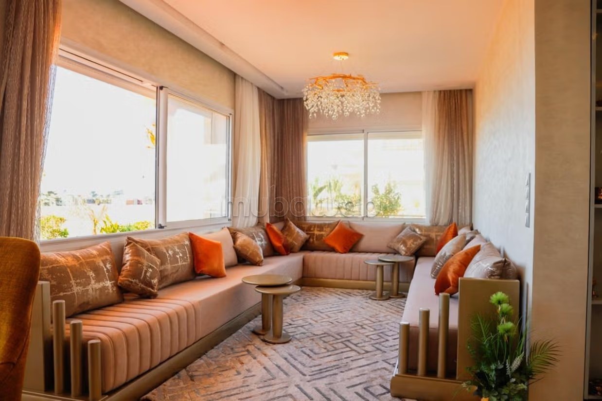 Location d'un appartement à Le boulevard Mohammed V. 2 grandes pièces. Porte blindée et parabole
