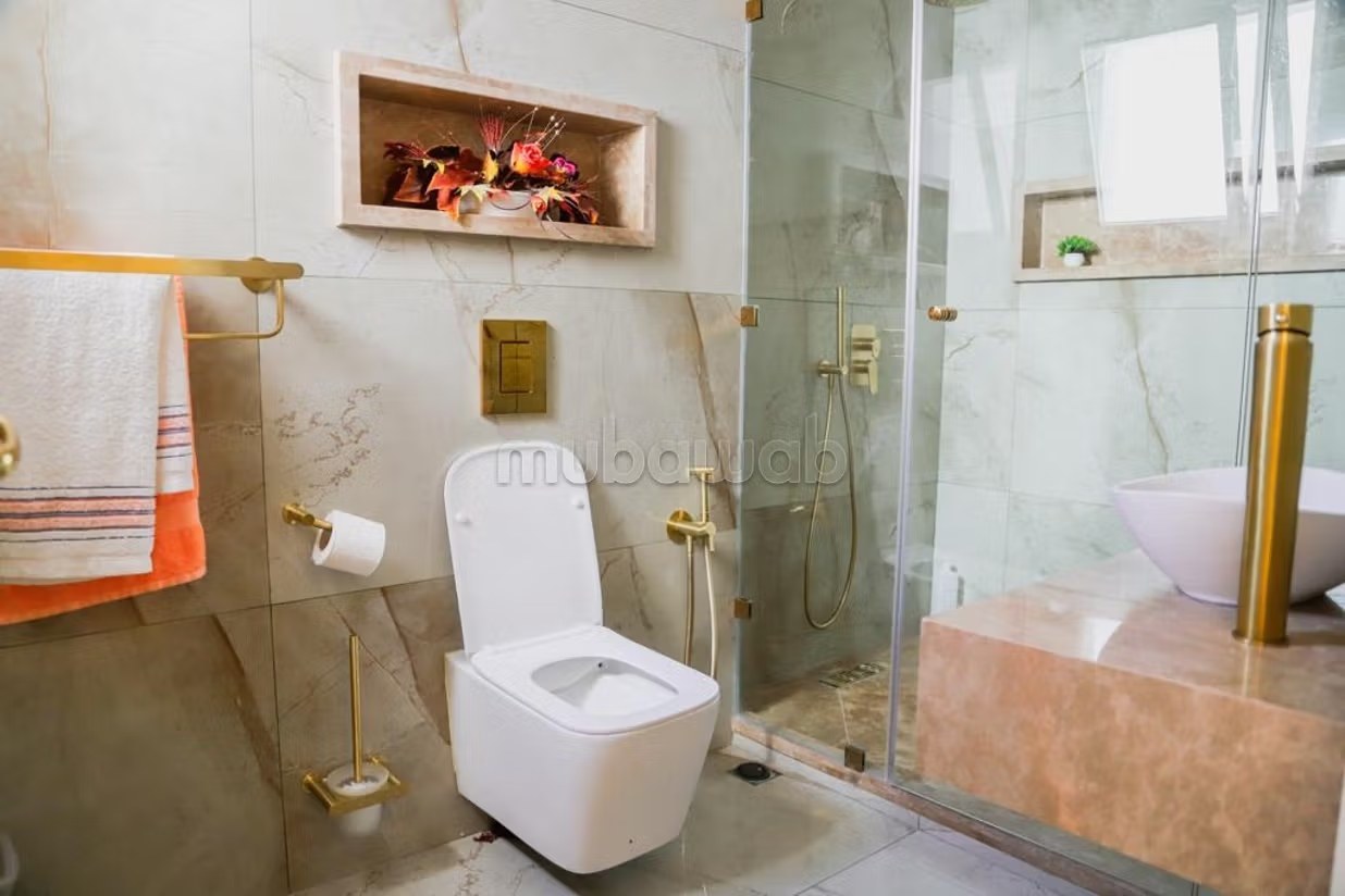 Location d'un appartement à Le boulevard Mohammed V. 2 grandes pièces. Porte blindée et parabole