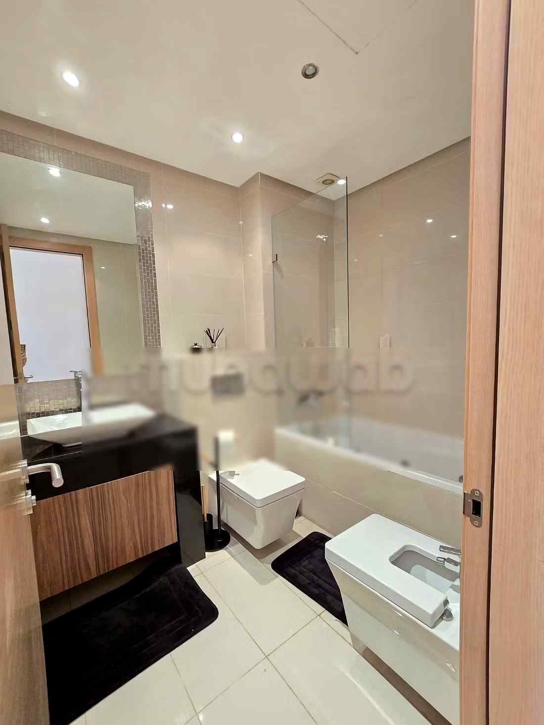 Location saisonnière à Boulevard Med 6.
Surface de 92 m².
Ascenseur et stationnement
